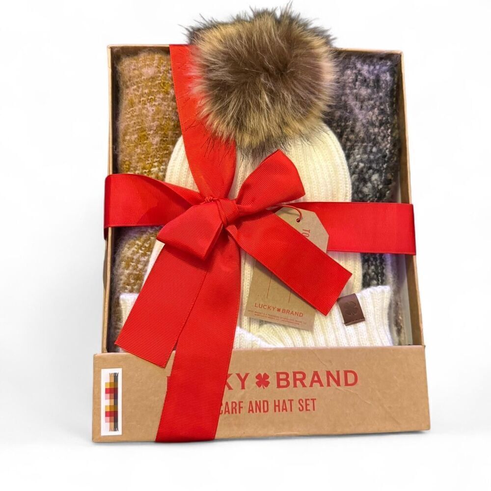 Lucky Brand Ladies Hat and Scarf Gift Set Cream winter holiday